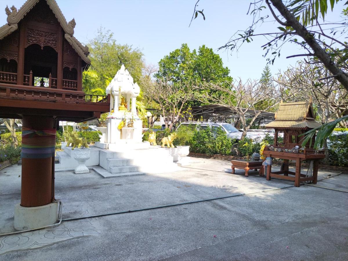 Supanich Condo Opposite The Train Station Chiangmai เชียงใหม่ ภายนอก รูปภาพ